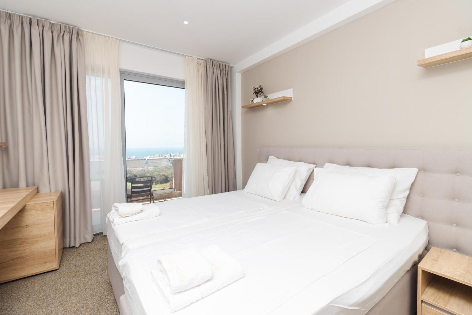 Lux Hotel M Dobra Voda Exterior photo