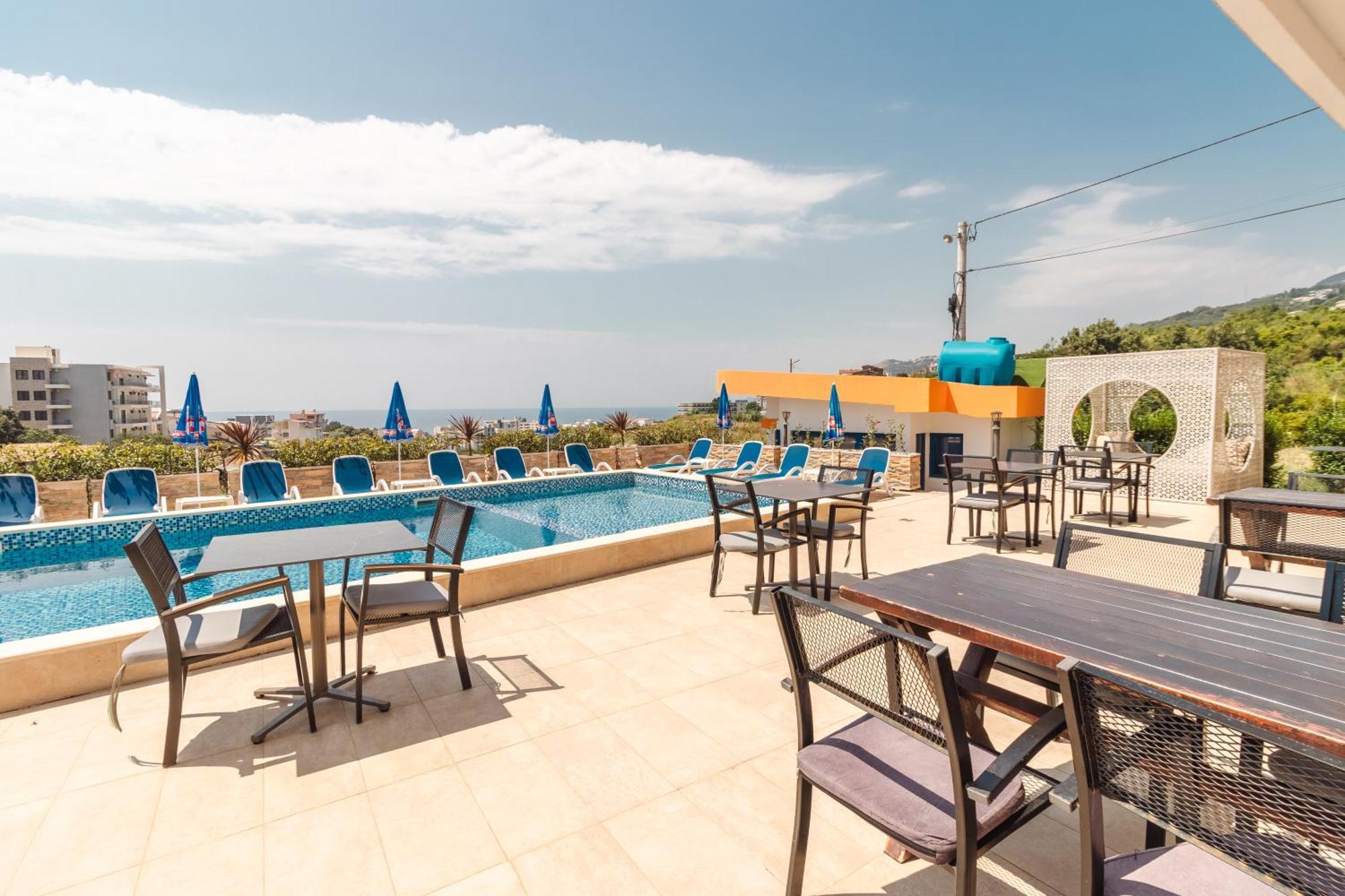 Lux Hotel M Dobra Voda Exterior photo