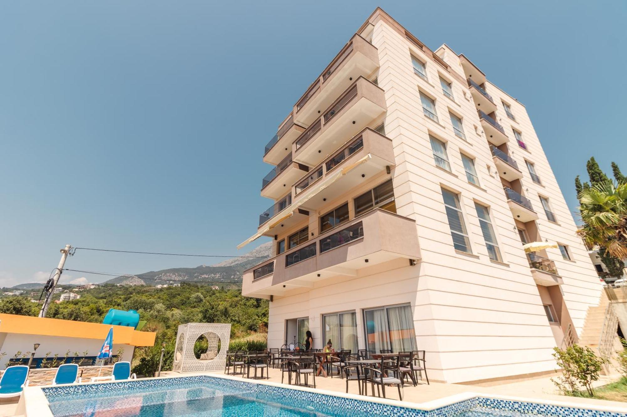 Lux Hotel M Dobra Voda Exterior photo